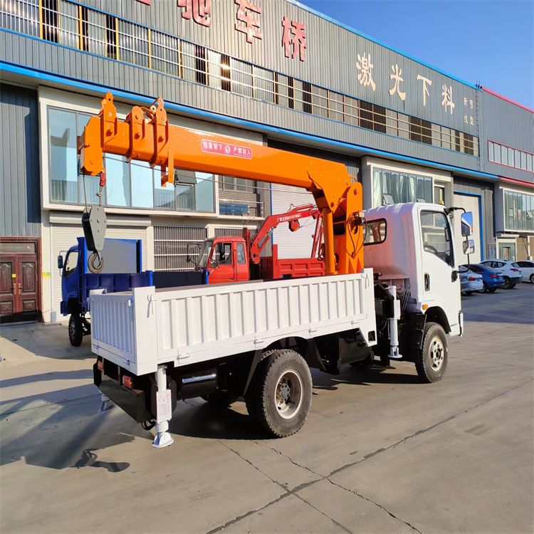 苏尼特右旗三轮随车吊定制 农用改装机自备吊中瑞长期出售